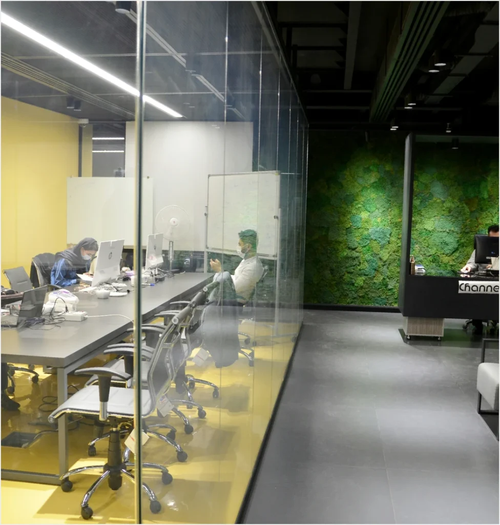 Alternatives plus standard, shorter, and detailed alt text options tailored for accessibility and different uses.